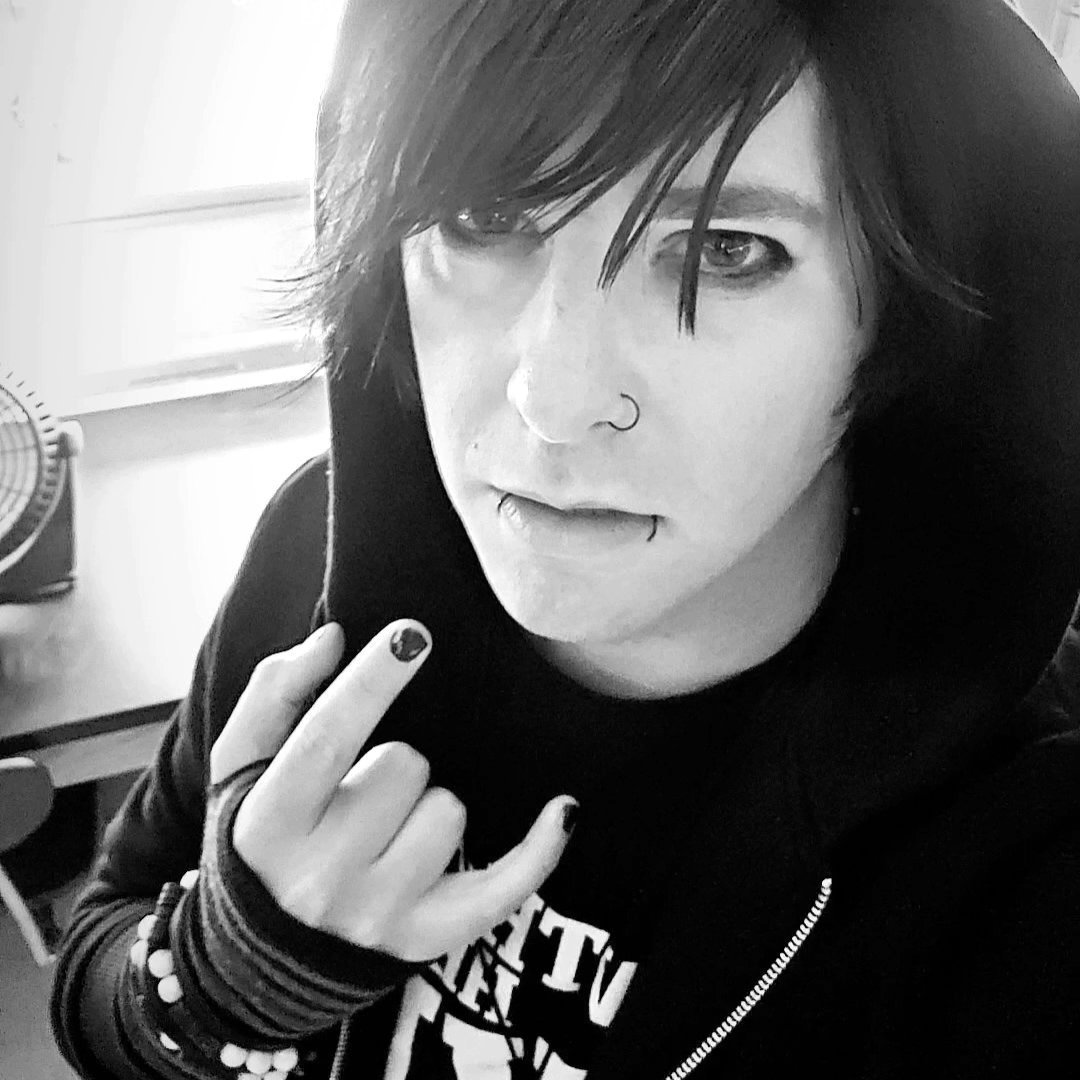 DallasMac101's tweet image. I dressed #emo yesterday for Decade Day and my entire 7th Grade Class started singing 'Until the Day I Die' by @StoryoftheYear - I'm the happiest Middle School Teacher on the planet 🤘