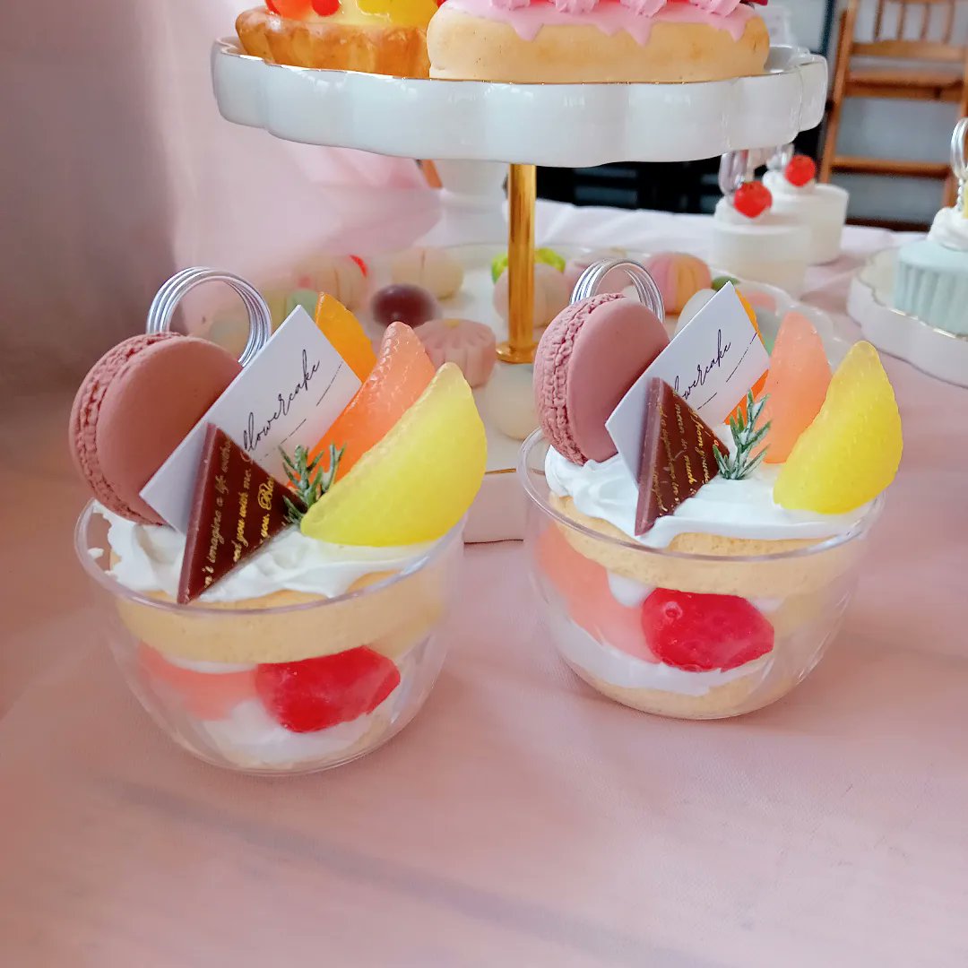 han_Flower08's tweet photo. 6月9日（日）つくば市にあるカフェTABLEさんにてイベント出店しました💕当日はたくさんの方に作品を見ていただき、想像以上の方にご購入いただき本当にありがとうございました🥰

今回初出店でしたが、とっても楽しかったです♪♪

#クレイスイーツ　#フェイクスイーツ　#つくばカフェ　#つくば市 https://t.co/z3fcGwXwN8