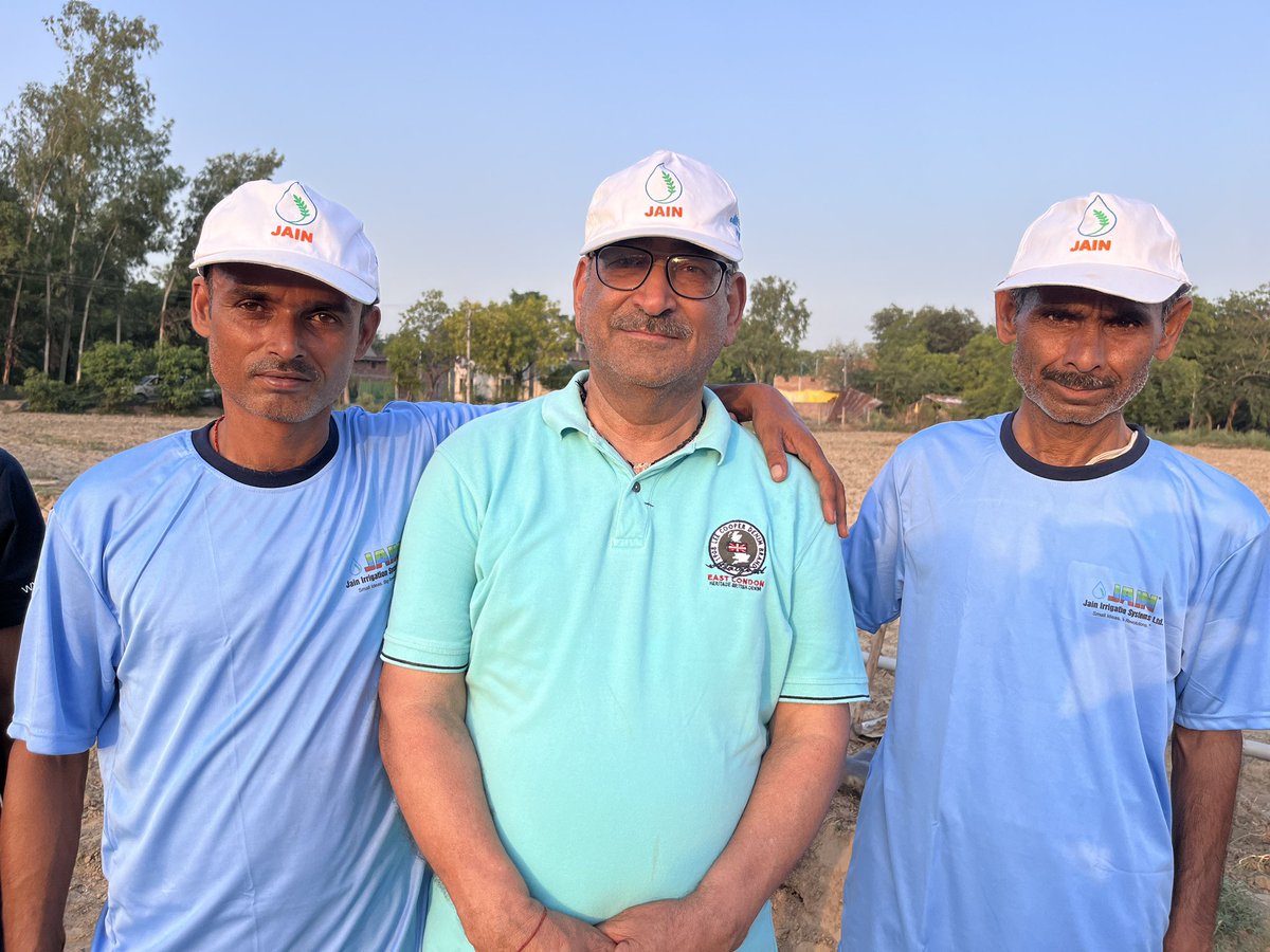 कम लागत, कम पानी में धान की खेती के लिए जागरूकता मुहिम 

किसानों की जानकारी और जागरूकता के लिए उत्तर प्रदेश के कई ज़िलों में सीधी बिजाई की मुहिम चलाई जा रही है,
उत्तर प्रदेश के बाराबंकी ज़िले के टाँडपुर में <a href="/JainIrrigation/">Jain Irrigation</a> के तकनीक सहयोग से एक एकड़ में धान की सीधी बिजाई की गई,