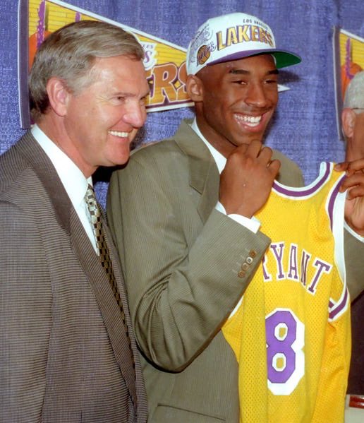 kobehighlight's tweet image. The man who saw Kobe’s NBA potential before anybody else. 

RIP to “The Logo” Jerry West. 🙏🏽