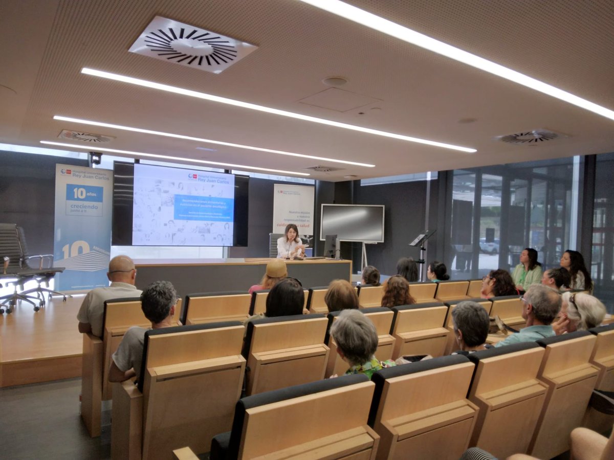 Nuestra Escuela de Cuidados para el Paciente Oncológico celebró la semana pasada, en el hospital, un  “Taller de nutrición y ejercicio físico". ¡Gracias a los asistentes y profesionales que lo hicieron posible!