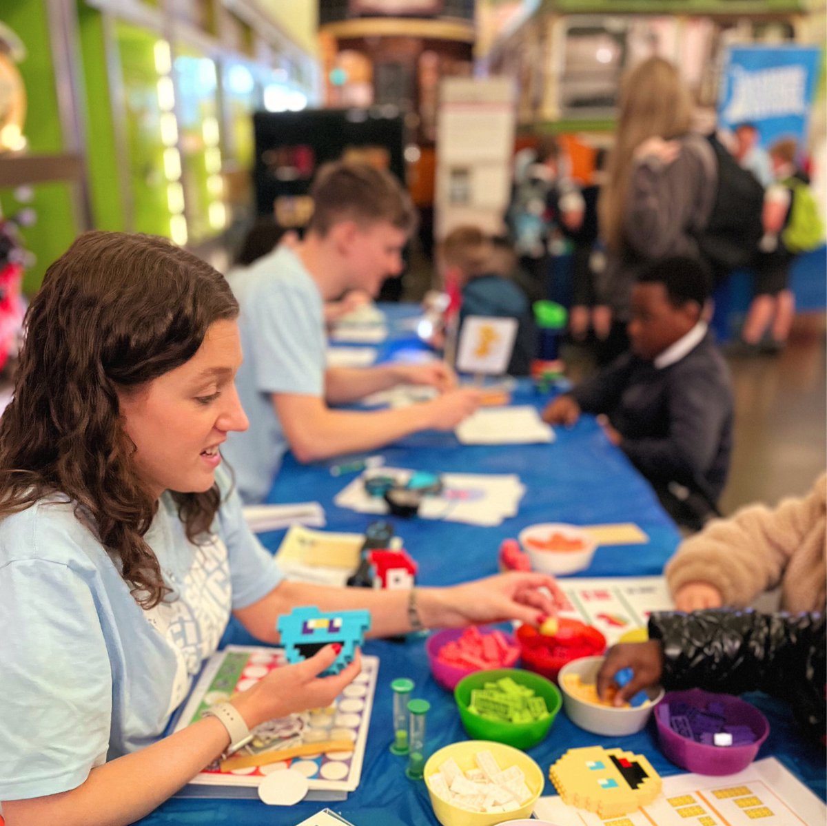 UofGLivingLab's tweet image. Lots of fun at Riverside Museum today for #GlaSciFest, using lego and colour-by-numbers to bring the fascinating world of Spatial Transcriptomics to life 🧬
Come see us at Glasgow Botanics tomorrow to explore our fun and interactive drop-in activities with @LabSpatialNBJ!