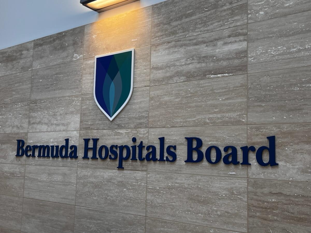 HopkinsAMP's tweet image. Day 2 of Mobility Advocate instruction and JH-AMP Certified Educator training at Bermuda Hospitals Board.  Celebrating almost 1 year since go-live! #bedrestisbad #patientmobility #falls #patientsafety #mobility #fallprevention #nursing #icurehab