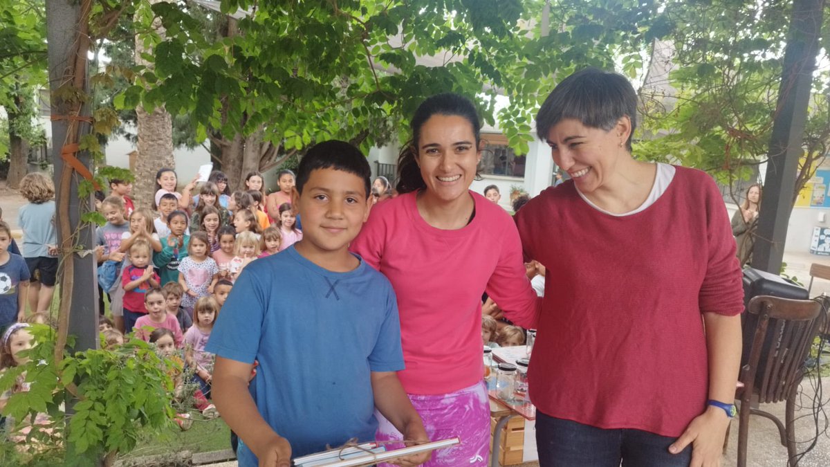 EscolaSamuntada's tweet photo. And the winners are…
El Pol, de 2n B!
L’Aina, de 4t! i…
L’Anna, de 5è!
Felicitats! i moltes gràcies a les altres 92 persones que hi han participat!
@bibbotogrup 
#els15imperdibles 
#jovullBE https://t.co/30kVSL5paV