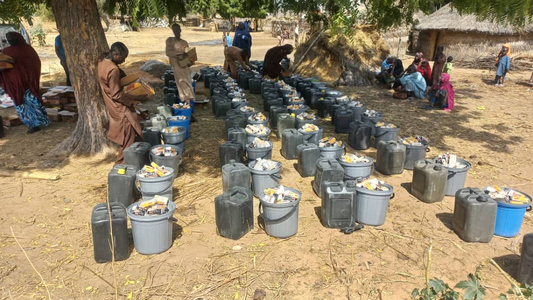 JdpcMaiduguri's tweet image. 🧼🌟 Excited to share that with the support of NHF, JDPC Maiduguri distributed hygiene kits and promoted essential hygiene practices in Magumeri LGA of Borno State! 🧴💪 Together, we&apos;re fostering a healthier community. #NHF #JDPCMaiduguri🌍✨