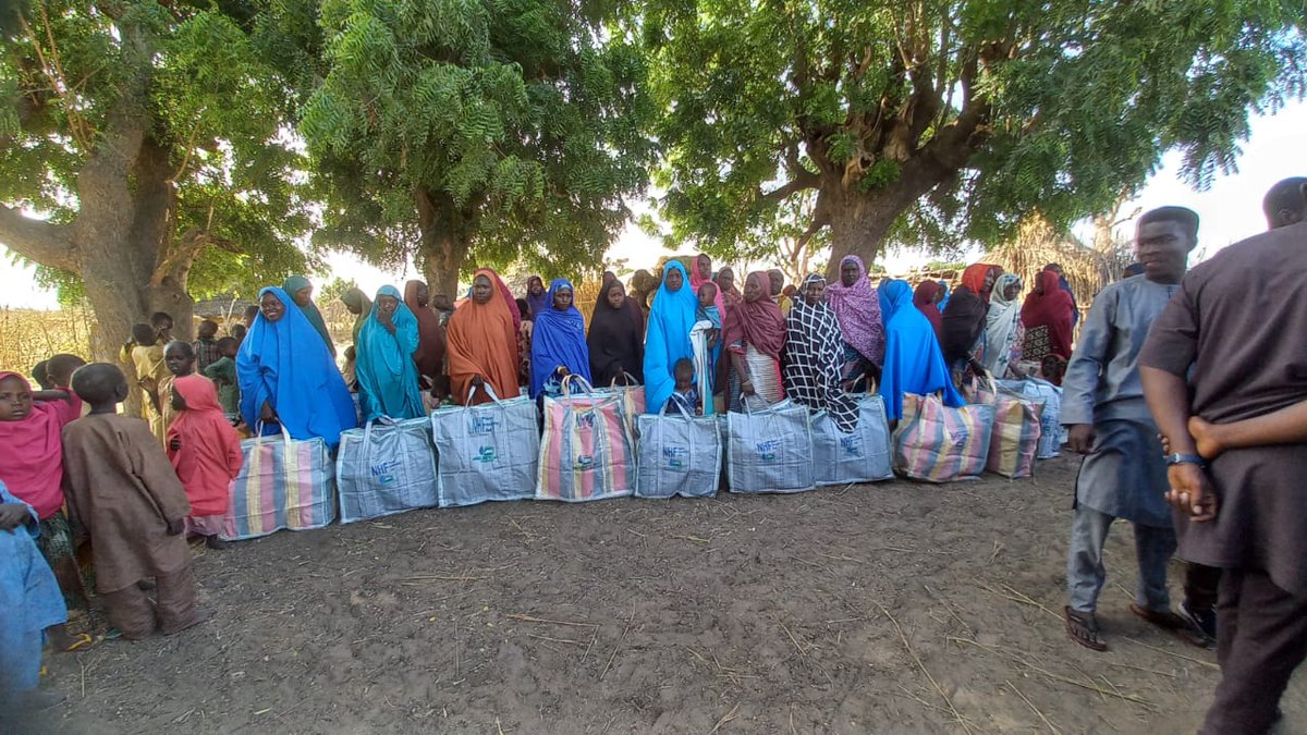 JdpcMaiduguri's tweet image. 🧼🌟 Excited to share that with the support of NHF, JDPC Maiduguri distributed hygiene kits and promoted essential hygiene practices in Magumeri LGA of Borno State! 🧴💪 Together, we&apos;re fostering a healthier community. #NHF #JDPCMaiduguri🌍✨
