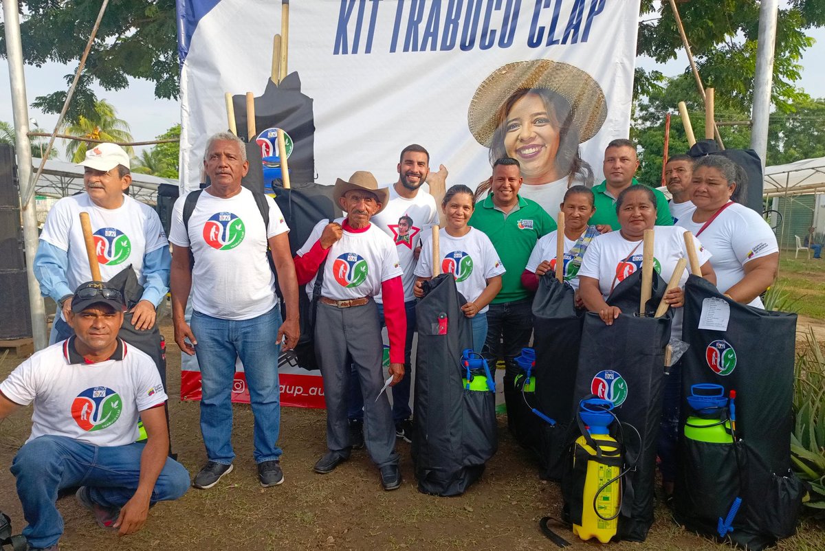 SunagroAma's tweet photo. Más alegría, más salud, más felicidad gracias a la aprobación de la entrega de #KitTrabucoCLAP a nuestros patios productivos, gracias al Presidente Nicolás Maduro. 🌽

@MinAlimenVen 

#CreemosEnNuestraGente https://t.co/IhhYiEogDY