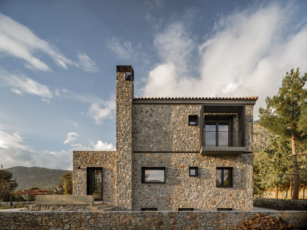 Archello's tweet image. Stone and View House
by Lantavos Projects
buff.ly/3XlxWeP 

Photo: George Messaritakis
