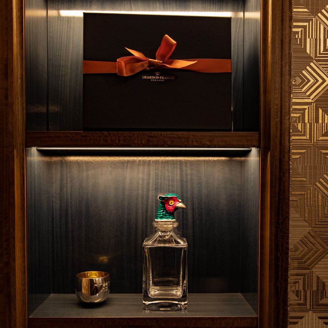 Still on the hunt for a Father's Day gift? 🎁 You've got time! 

Celebrate the day one sip at a time with a Deakin &amp; Francis Crystal Decanter 🥃