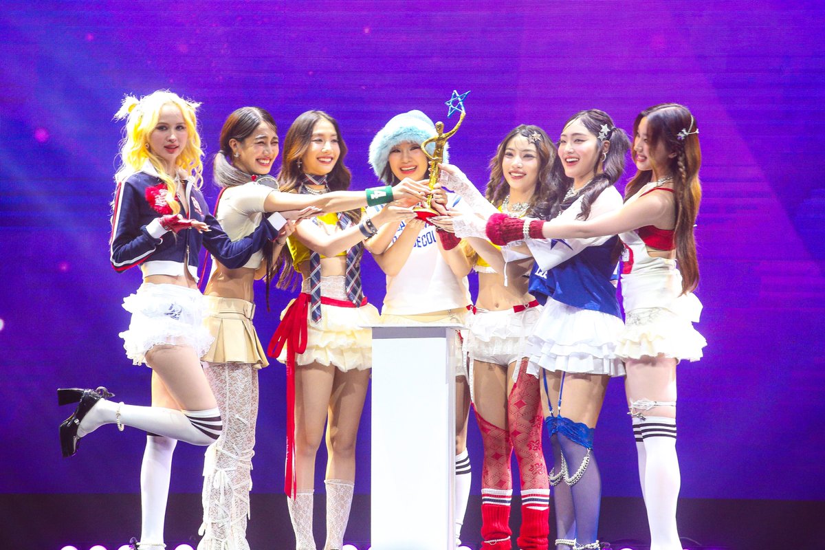 4eveOfficial's tweet image. 4EVE คว้ารางวัล "รางวัลศิลปินกลุ่มแห่งปี🏆 " 
ในงานประกาศรางวัล "ไนน์เอ็นเตอร์เทน อวอร์ด 2024 "

ขอบคุณทุกคนที่ช่วยกันผลักดัน และสนับสนุน 4EVE นะคะ 
4EVE SHOW 9ENT2024 
#โฟร์อีฟxไนน์เอ็นเตอร์เทน #4EVE 
#9entertainAwards2024
#4EVE 
#XoxoEntertainment 
#Tpop