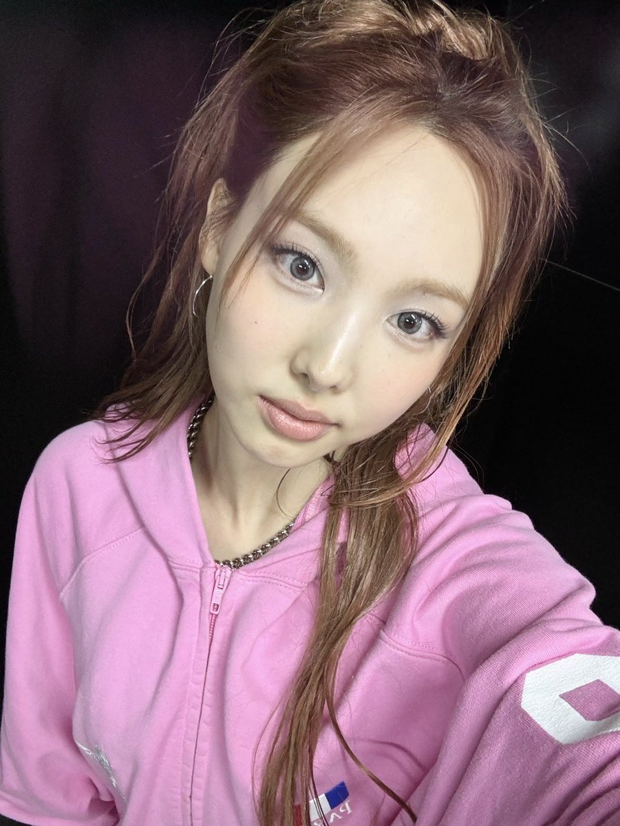 imnayeonarchive's tweet photo. https://t.co/KMhksQW7oe