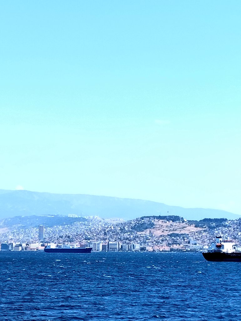 yusufdryilmaz's tweet photo. Güneş yattı #pusuya
ay düştü kuyuya,
#zifirî karanlık, 
dipsiz #aydınlık,
#istediğin kadar bağır,
toprağın kulağı #sağır,
dolap #kırık,
su #bulanık,
kovada #kir,
tadı zehir,
gelip geçer her #kafile,
#Yûsuf değilsen #nafile..

ÖmerLMete https://t.co/0APW4B8V5m