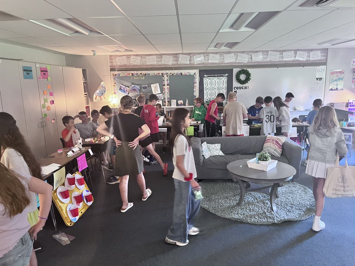 SLCSSayre's tweet photo. 4th grade Market Day! #SayreSharks @sayre_pto @SLCSD https://t.co/OZ1bkVFUPm