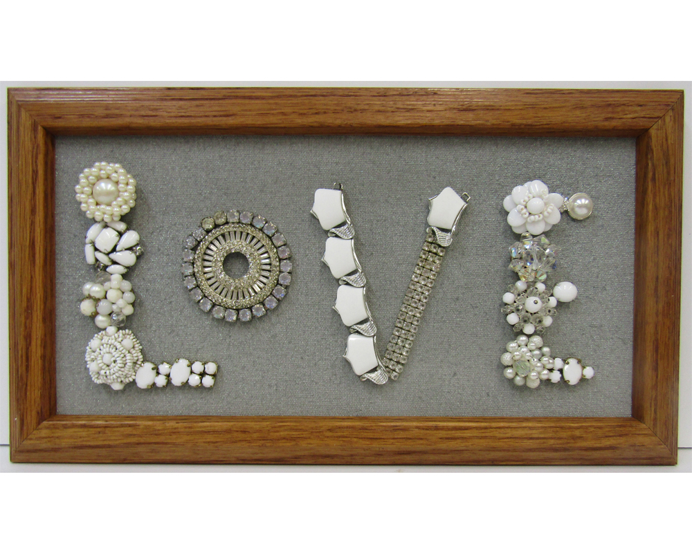 Carolyn40679267's tweet photo. Framed Jewelry Art Sign Love #WordArt #FrameJewelryArt #HandcraftedOriginal #MomSisGift #UniqueGift #VintageJewelry https://t.co/h7kTDGeTVZ via @jimmiesart https://t.co/BDunVzTt6V