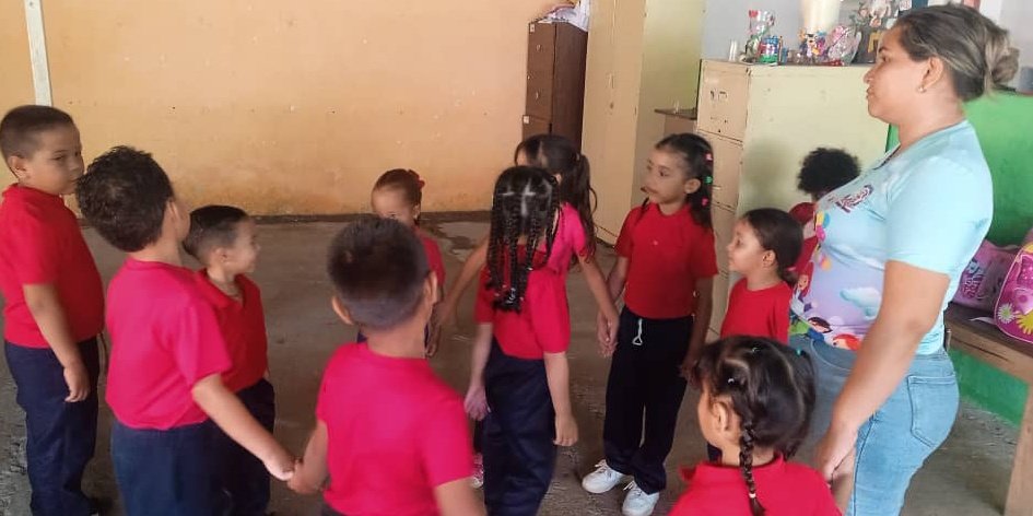 CdceSarare's tweet photo. #12Jun A través de Juegos y actividades pedagógicas se fortalecen las destrezas físicas, la creatividad, imaginación y curiosidad infantil. CEI Manuela Sáenz
#SimonPlanas
#CreemosEnNuestraGente
@MPPEDUCACION
@_LaAvanzadora
@cdcelara
@EleamerAbdala https://t.co/eAd9ZTlie9