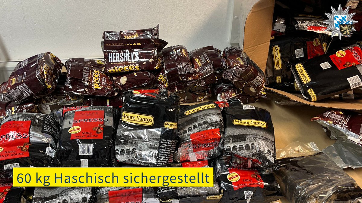 polizeiOBS's tweet photo. 60 kg Haschisch konnten nach einer Pkw-Kontrolle durch Beamte der Grenzpolizeiinspektion #Piding sichergestellt werden. Die beiden dringend Tatverdächtigen wurden noch vor Ort vorläufig festgenommen und befinden sich nun in Justizvollzugsanstalten.
➡️https://t.co/2y9RbQHItz https://t.co/SnXKlIJJiv