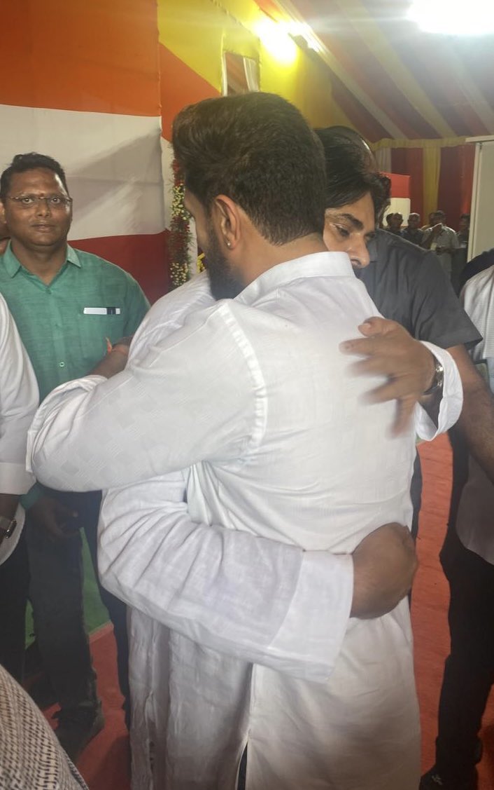 TrendPSPK's tweet photo. Janasenani @PawanKalyan
&amp; @iChiragPaswan - Two Political Sensations in the country right now. ❤️🔥

#PawanKalyanAneNenu
#ChiragPaswan https://t.co/46VPVaY7hx