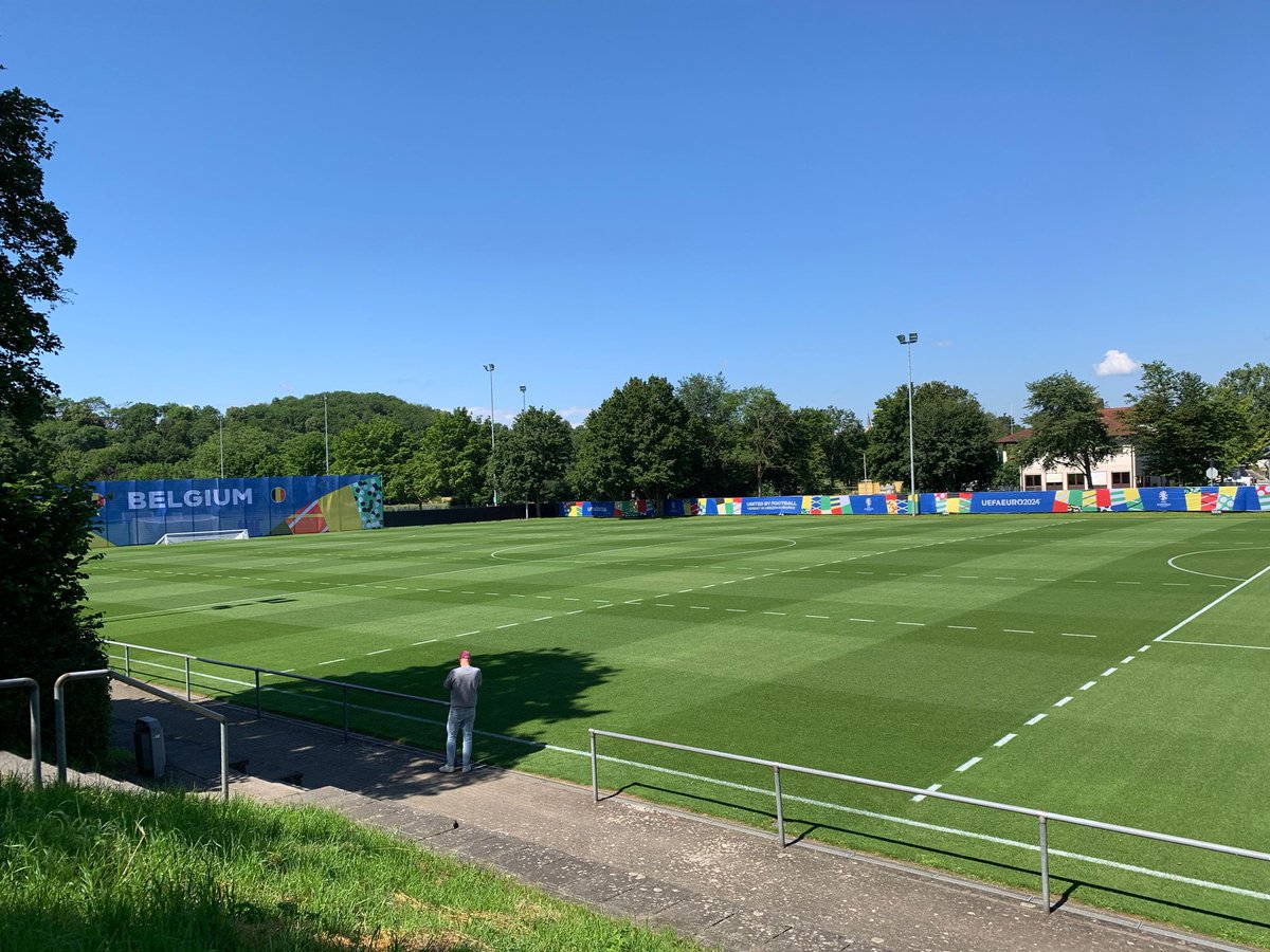🇧🇪Avec <a href="/ChristFranken/">Christophe Franken</a> on s’est levé tot pour visiter le centre d’entraînement des #diablesrouges 😈 pour l’#euro2024 

Voici ce qu’on a pu observer ➡️
dhnet.be/sports/footbal…