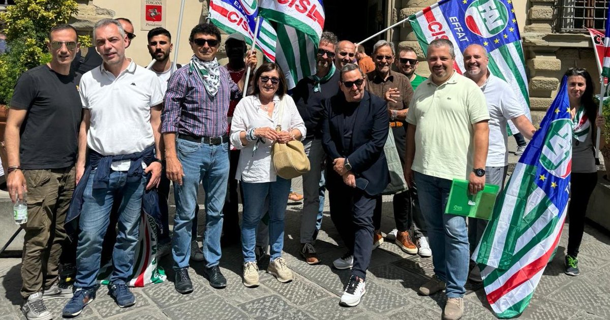 ci_gori's tweet photo. #Amadorigruppo AviCoop  Monteriggioni (SI) 12 giugno 2024. Presidio dei lavoratori AviCoop e incontro in #regionetoscana  contro la chiusura dello stabilimento. #Amadori #faicisltoscana #FaiCisl #CislToscana https://t.co/HZJD8WvlYP