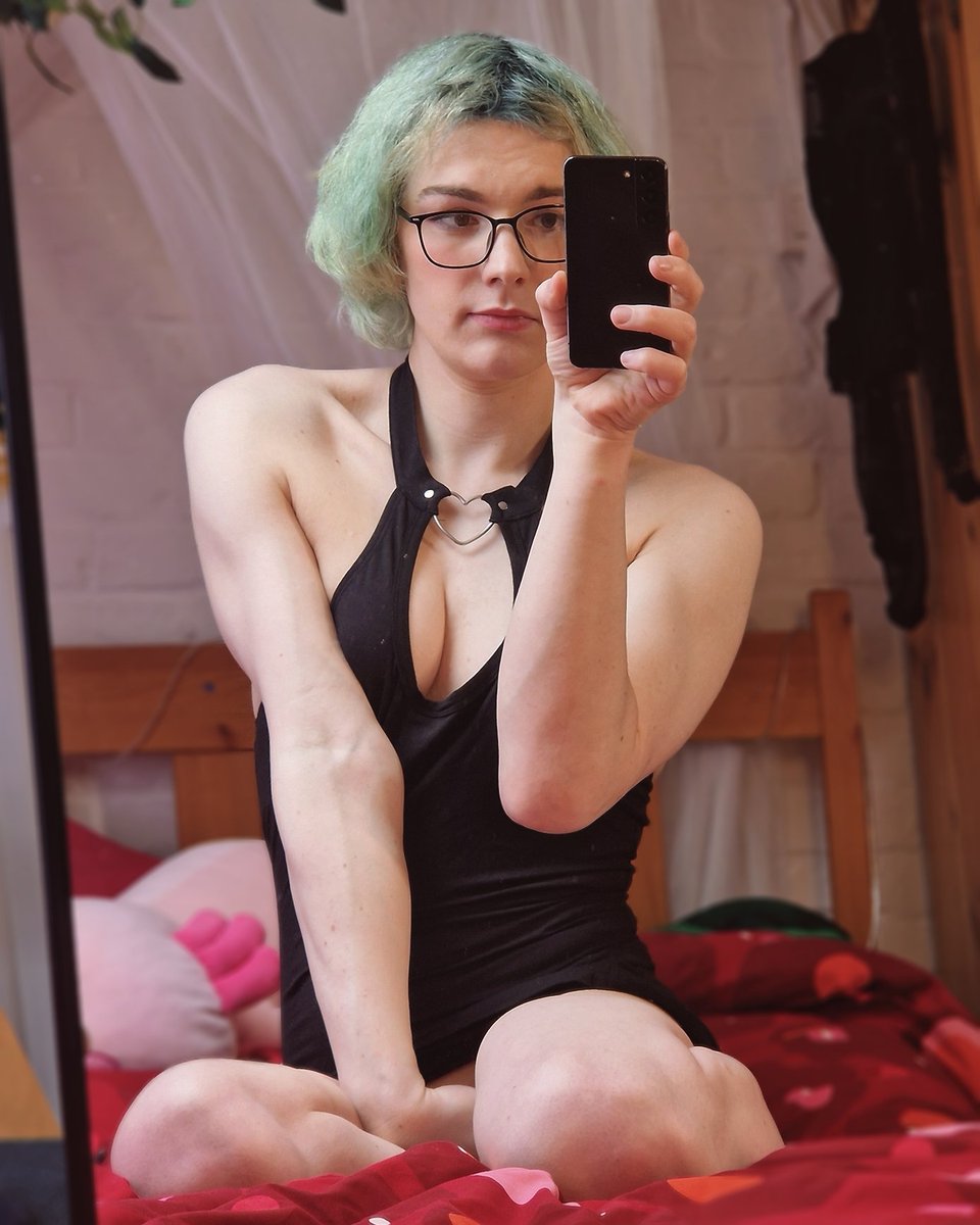 _look_its_sarah's tweet photo. join me in bed? https://t.co/MR8WRHIHI7