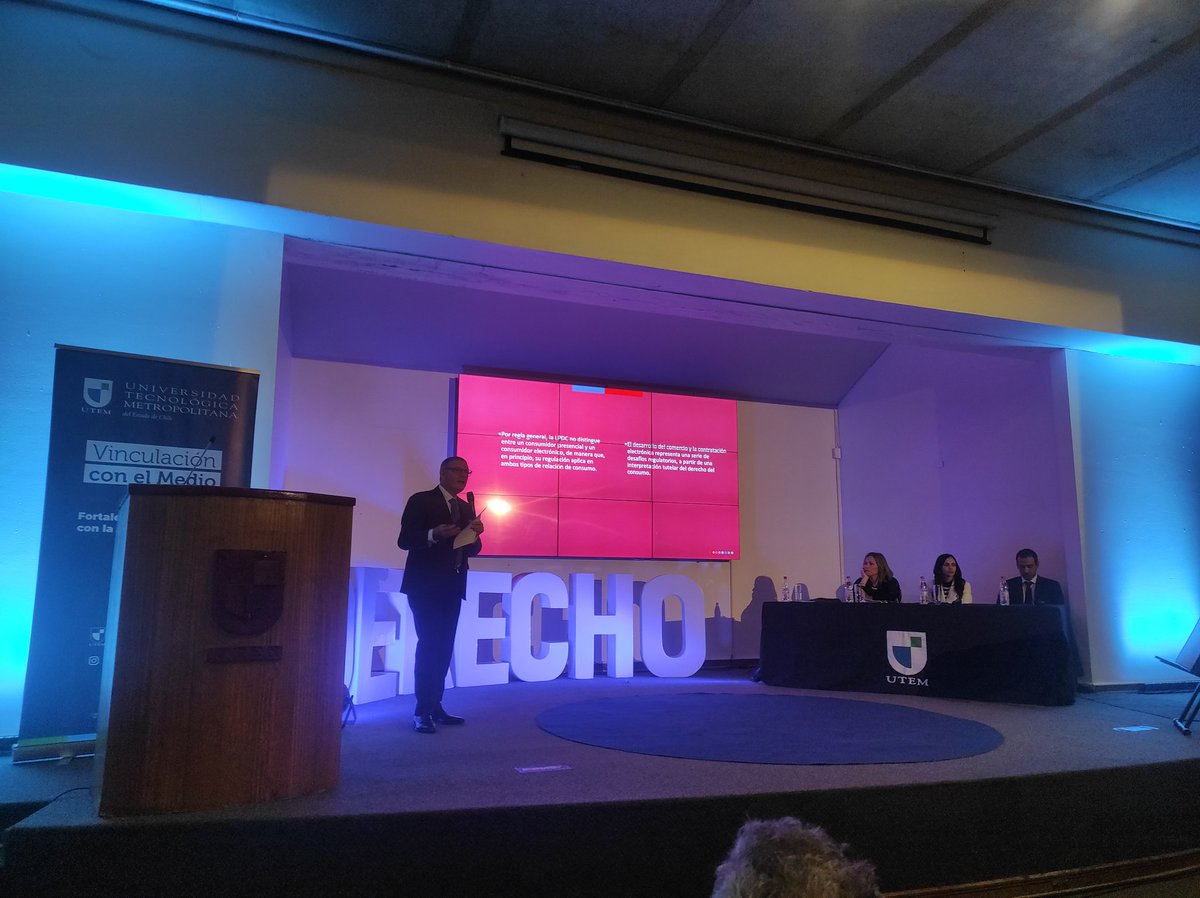 Estamos en el Seminario Digitalización, consumo e inteligencia artificial. Comenzamos con la exposición del director del <a href="/SERNAC/">SERNAC</a> D. Andrés Herrera. 
<a href="/utem/">UTEM</a>