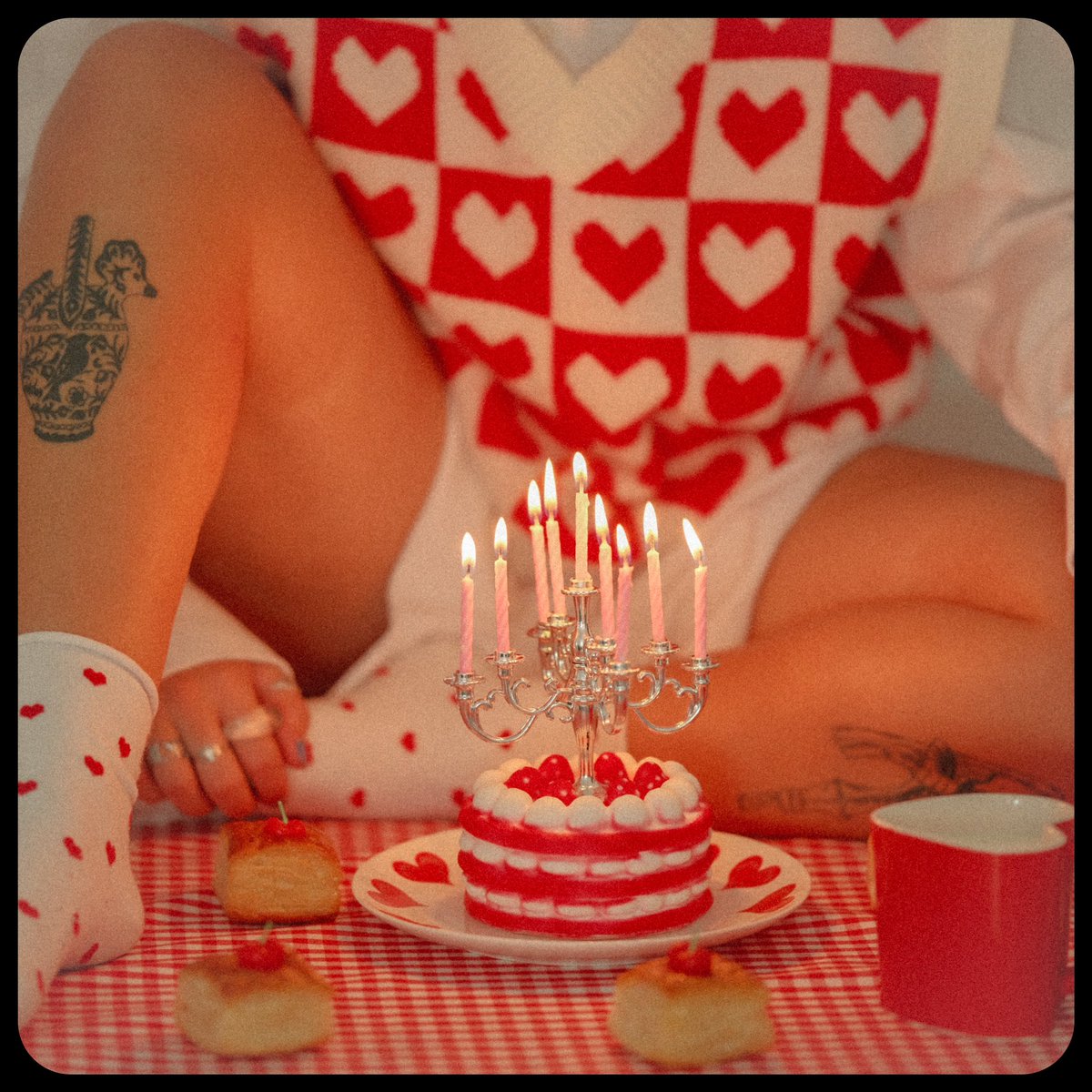 xiquitona's tweet photo. felicidades a la chiquita que llevo dentro, ya van 23 🎂 https://t.co/hkF0EnV0UN