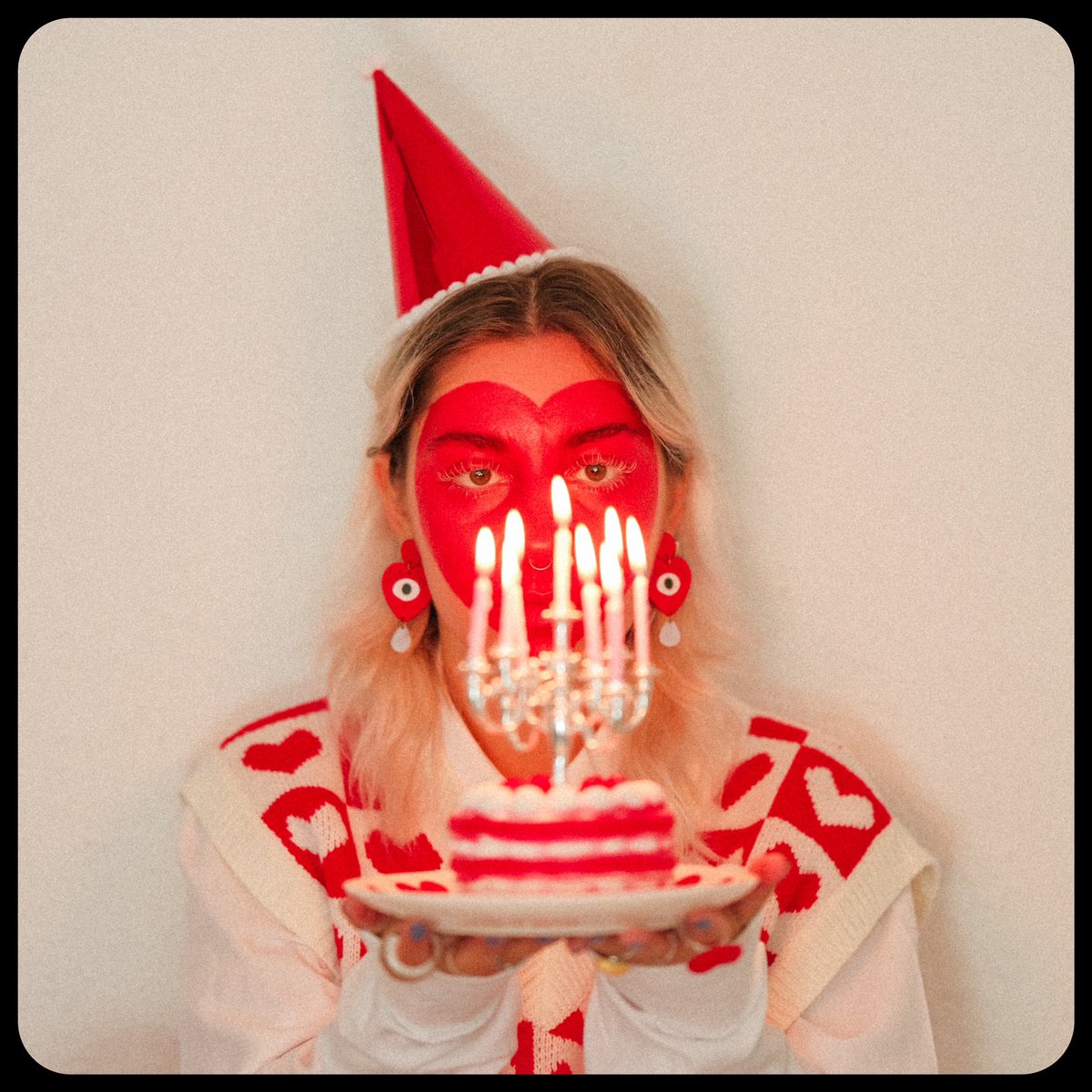 xiquitona's tweet photo. felicidades a la chiquita que llevo dentro, ya van 23 🎂 https://t.co/hkF0EnV0UN