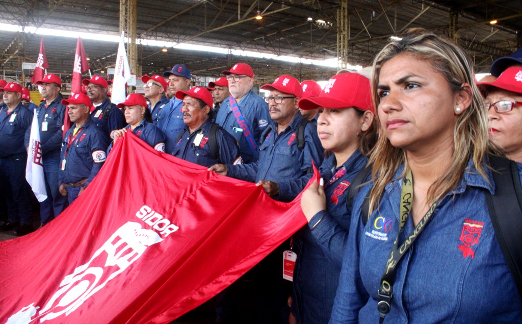 CVG_Oficial's tweet photo. Clase obrera de #Guayana comprometida con la #Revolución. Los trabajadores de CVG y Sidor respaldan las políticas emanadas por el Pdte. obrero @NicolasMaduro y rechazan las sanciones impuestas por el gobierno de #EEUU, repudiando todas las #MCU y bloqueo en contra de #Venezuela. https://t.co/iK4I4nKgS2