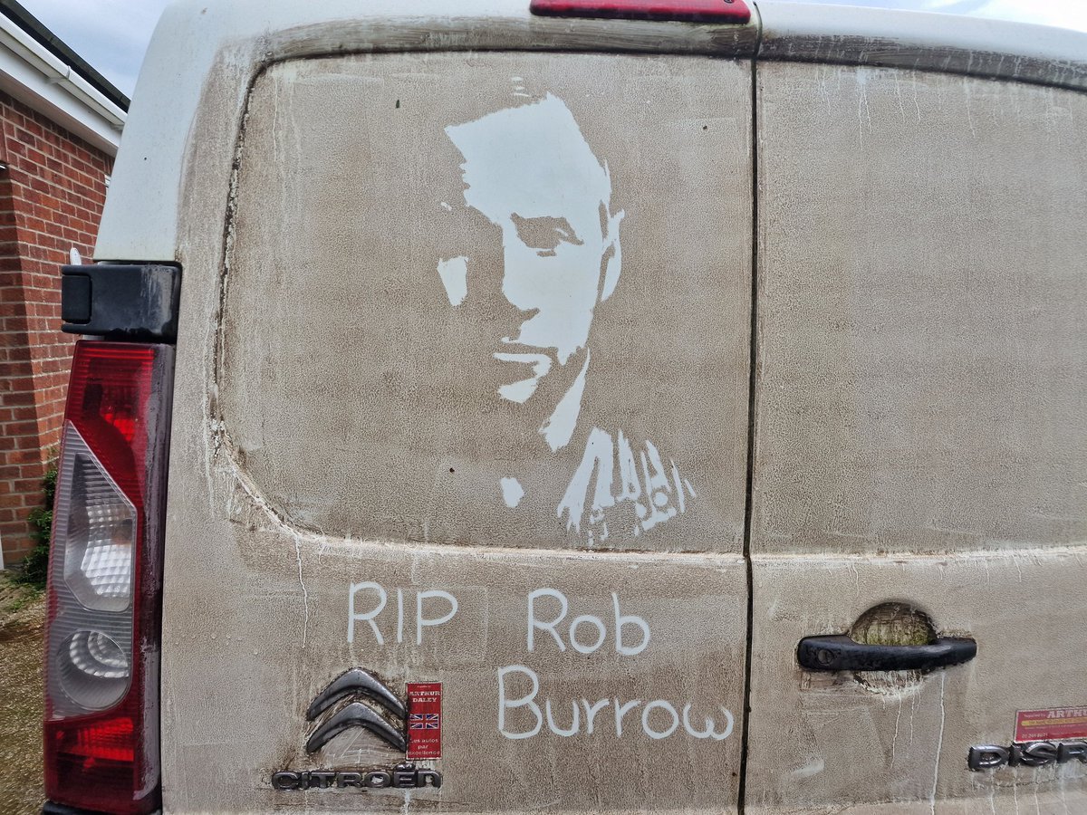 So many requests for this picture. Such a sad loss for many people's sporting hero. 

I will also be working on a sketch of Rob Burrow with his wonderful friend Kevin Sinfield in their amazing efforts to raise funds and awareness of Motor Neurone Disease. 

#riprobburrow