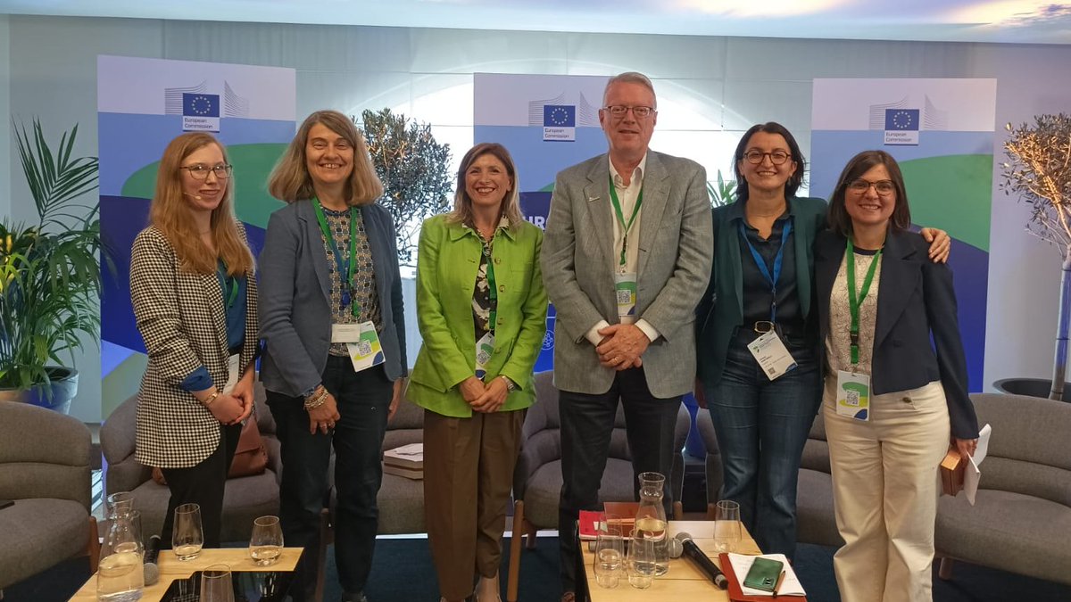 Green_Europe's tweet image. ⚡️ More women leading energy talks!

At #EUSEW, this inspiring panel dived into energy efficiency (EE), using our simulator to craft the best energy-saving policy mix. From jobs to energy independence, the EE potential is vast. Explore the online tool: refereetool.eu