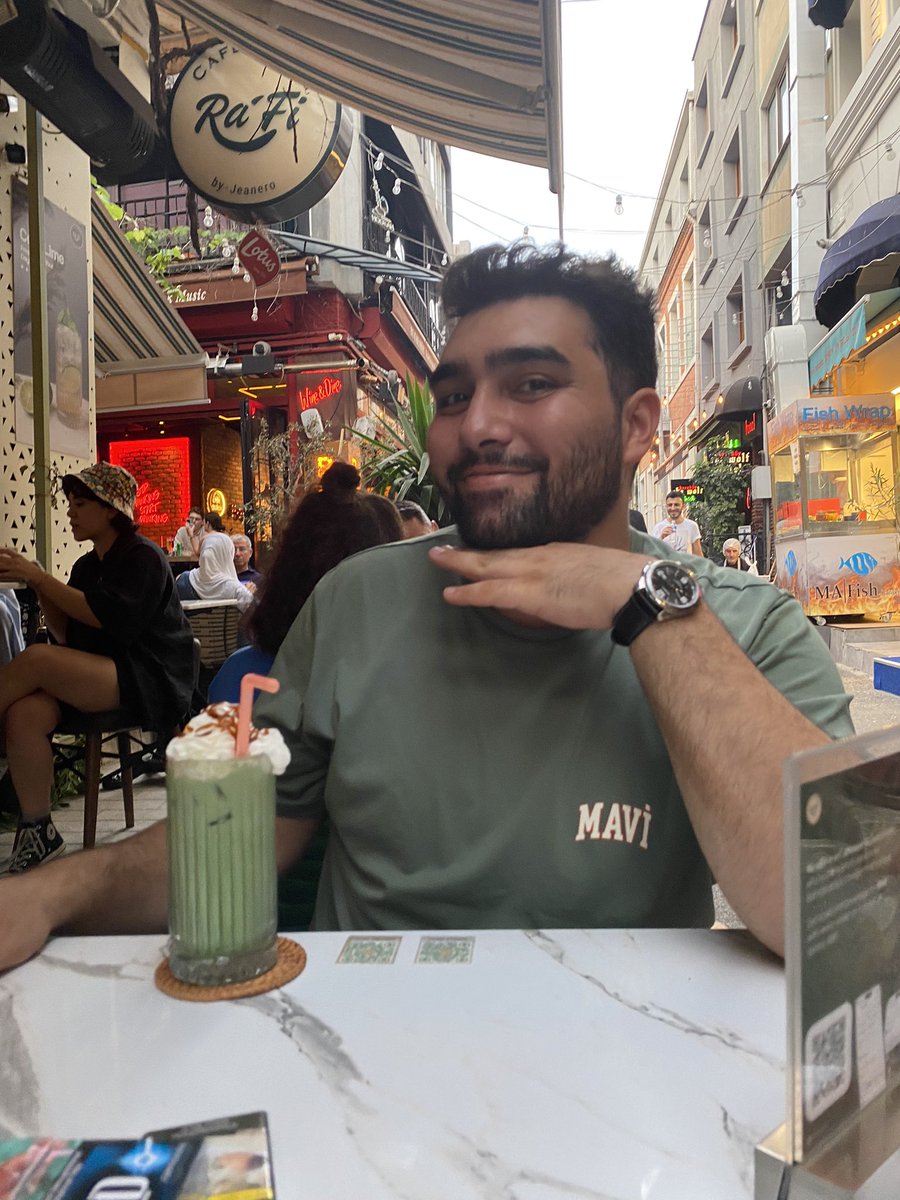 CptLegend01's tweet photo. Prensler  ice italian caramel latte içer(miş) https://t.co/8VkJNlhBaE