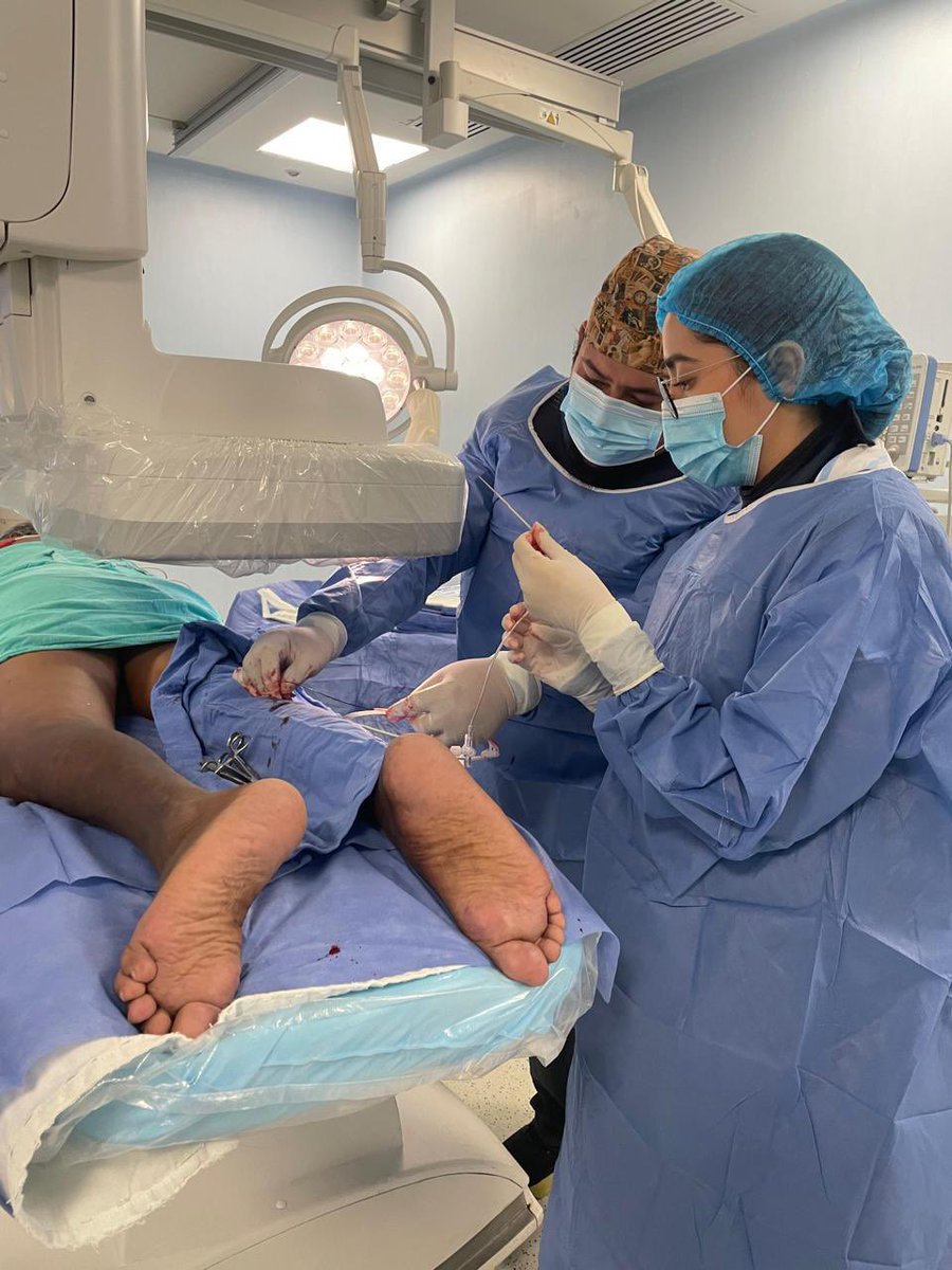 Teaching our neph fellows on how to use hidrophilic guidewires and vascular introducers  Performing diagnostic catheterografy+removal and replacement of popliteal tunneled AV