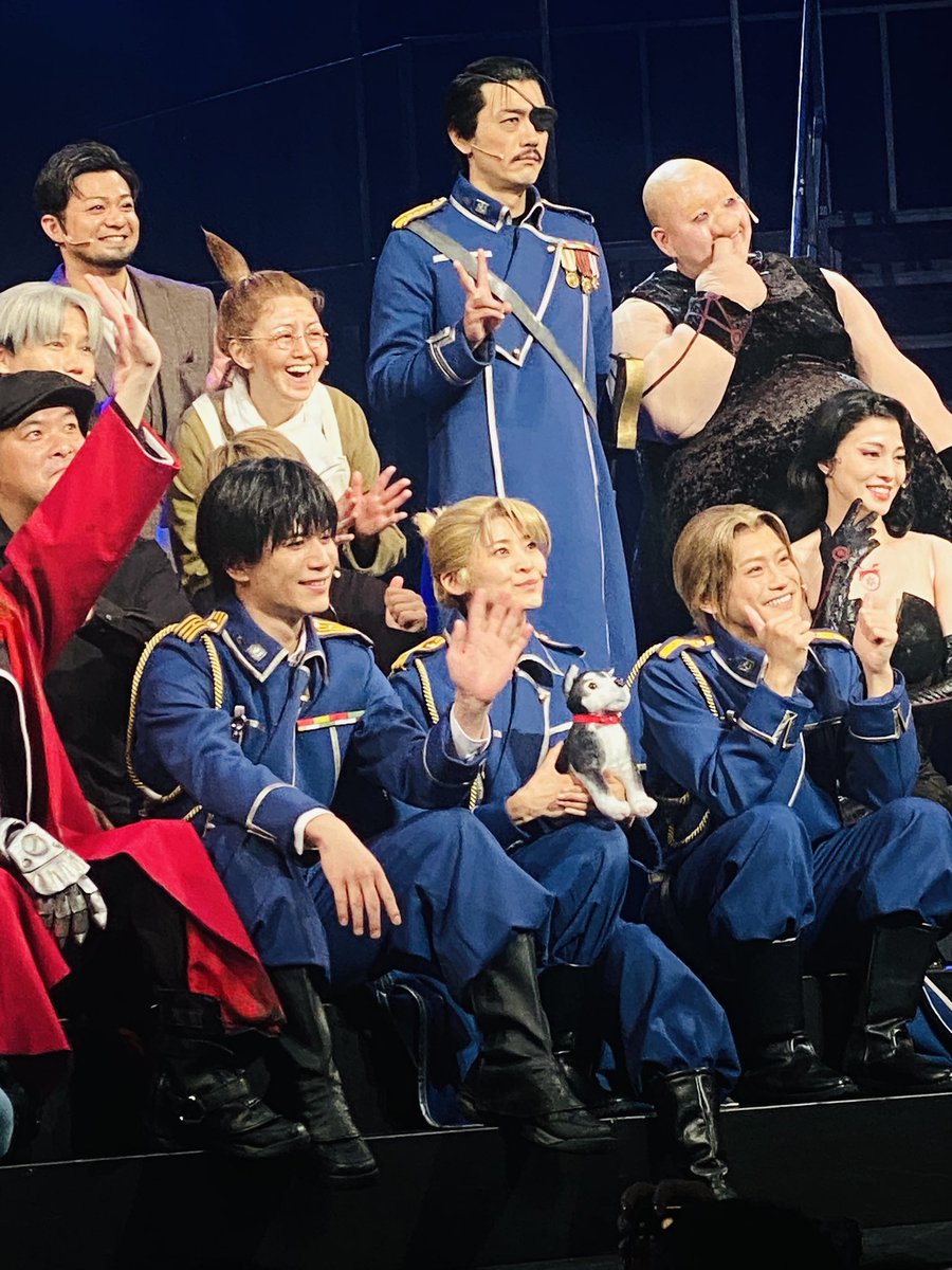 sk_cha26's tweet photo. 原作ファンとしてこれ以上無いってくらい幸せな舞台でした。ここはあの台詞！あのシーン！あの動き！って全部頭の中に浮かんだ…！原作への愛とリスペクトが伝わってきて嬉しかった。殺陣も音楽もお芝居も何もかもが最高で心から楽しかったです😭✨
#ハガステ #舞台ハガレン https://t.co/u6HXveZaJ5