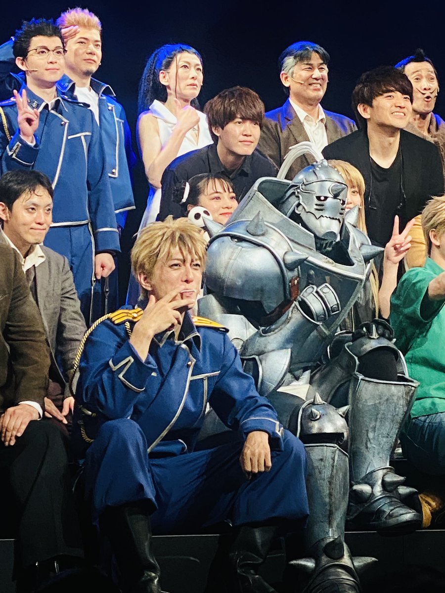 sk_cha26's tweet photo. 原作ファンとしてこれ以上無いってくらい幸せな舞台でした。ここはあの台詞！あのシーン！あの動き！って全部頭の中に浮かんだ…！原作への愛とリスペクトが伝わってきて嬉しかった。殺陣も音楽もお芝居も何もかもが最高で心から楽しかったです😭✨
#ハガステ #舞台ハガレン https://t.co/u6HXveZaJ5