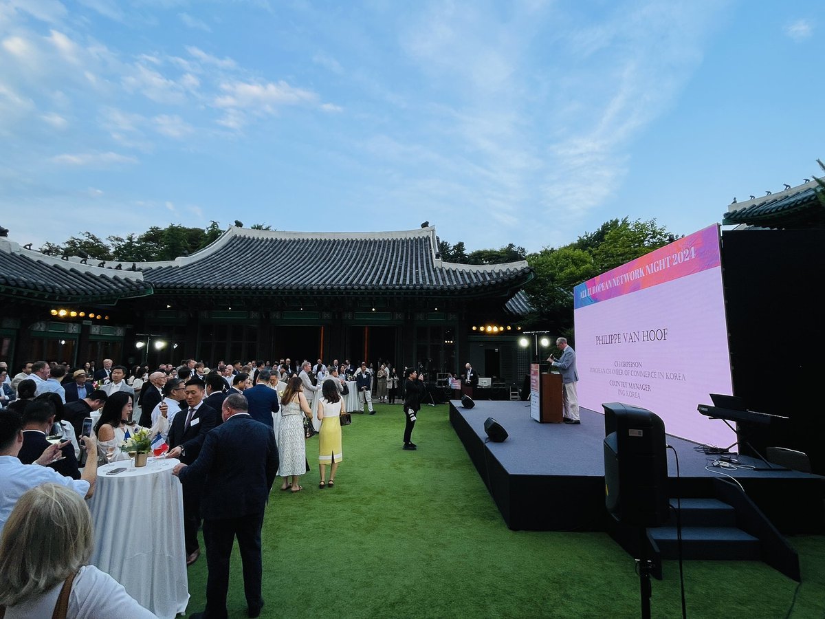 ArisVigants's tweet photo. Great 'All European Network Night 2024' networking “White Attire” event tonight organized by #ECCK (European Chamber of Commerce in Korea - https://t.co/M7LOWFTXxW) to meet #European🇪🇺 and #Korean🇰🇷 #business professionals in the heart of Seoul🇰🇷! https://t.co/IvxDmbWws9