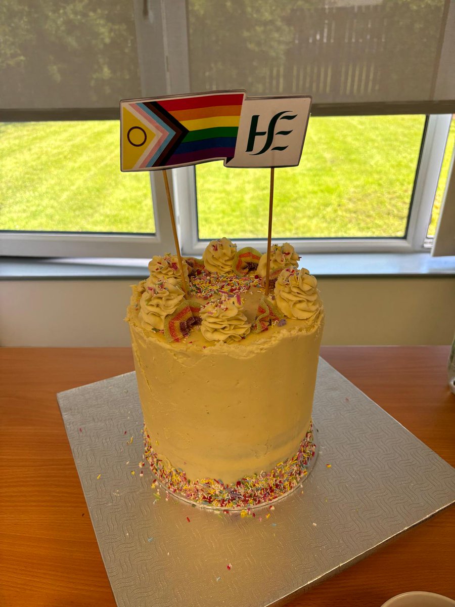 spillane9's tweet photo. Congratulations to all my colleagues in South Kerry CAMHS who today pledged to wear the rainbow badge and undertake educational session relating to same. #CAMHS #HSERainbowbadge 🌈Thank you @Alice_R_Taylor and @RyanGoulding13 for your support https://t.co/b3GrmVPu51