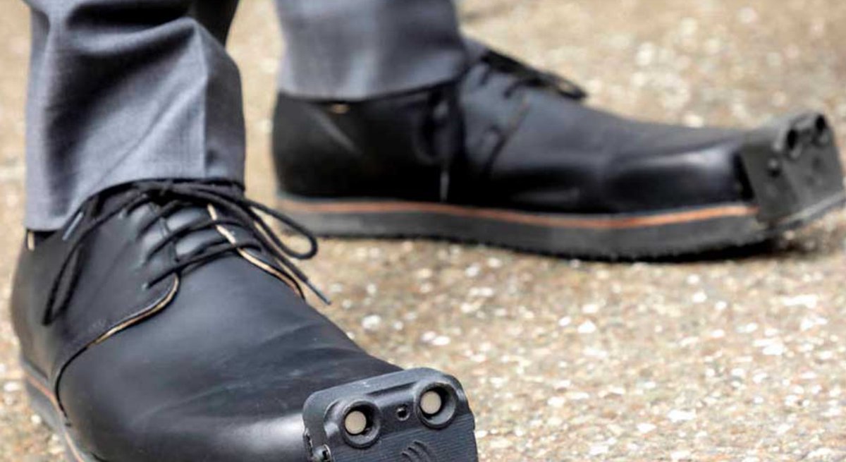 silentconv23245's tweet photo. Investigadores de la @tugraz y la compañía #TecInnovation crearon #zapatos con #sensores de movimiento para ayudar a las personas #ciegas El #calzado es capaz de detectar #obstáculos y encontrar las #zonaslibres por las que pueden circular #sinpeligro 🦮🧑🦯
https://t.co/UbBdAHvAqZ https://t.co/p1tspyd0tr