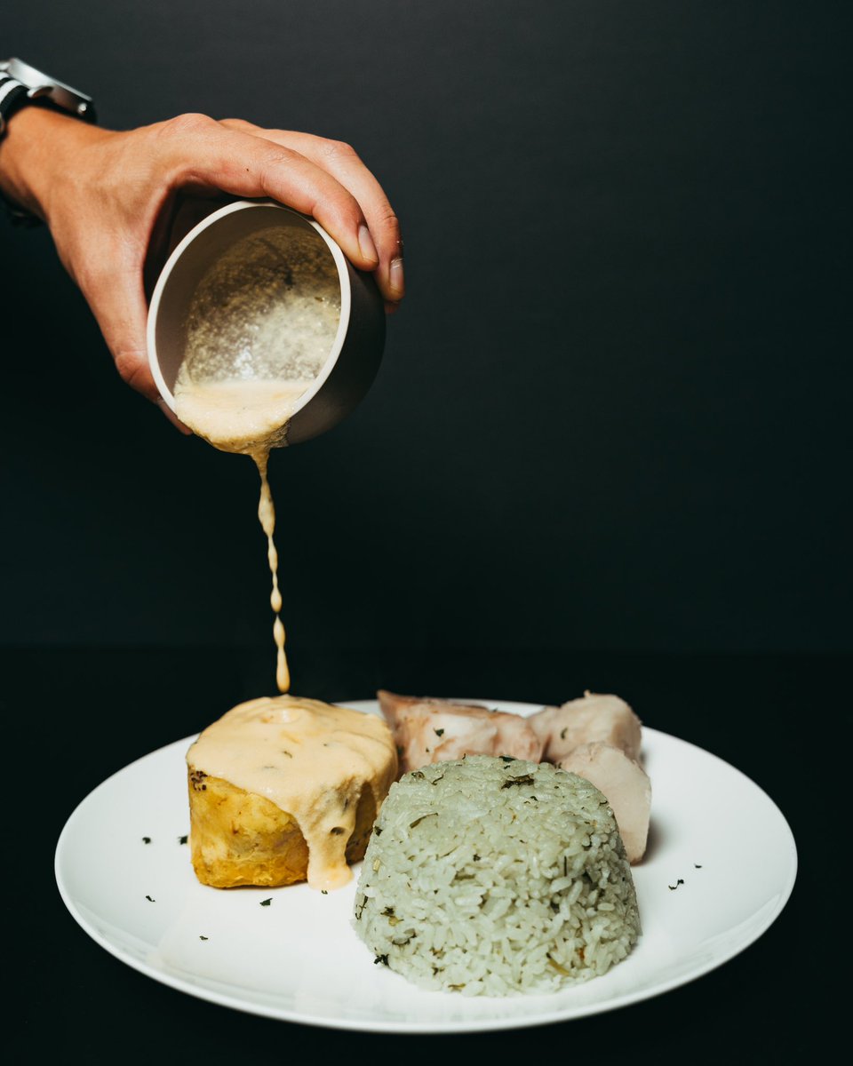 Off menu de miércoles: piñón de carne en salsa de quesos, arroz con cilantro y viandas hervidas 😮‍💨
—
—
Abiertos lunes a viernes 11am - 4pm
Tenemos delivery 🏎💨
(787) 833-1125 ☎️