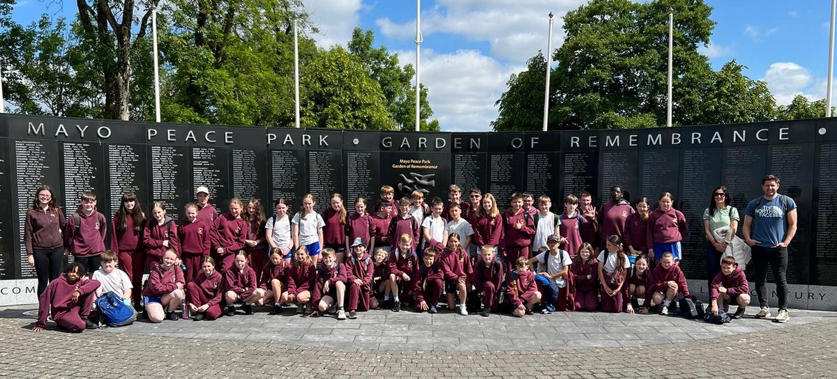 BreaffyNS's tweet photo. Fifth Classes had a wonderful day today on their History Trail around Castlebar. @castlebarNOW #history #Lotsofknowledge #Lotsoftreats on the Mall. 🏘️🌞🍦 https://t.co/9oUW3tkyGN