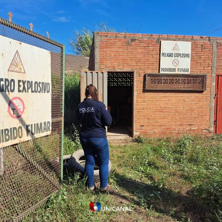centraltvpyy's tweet photo. #AHORA🔴 | Saquearon materiales explosivos de una cantera en San Juan del Paraná, departamento de Itapúa.

Robaron unos 5500 metros de cordones detonantes NP10, y 4600 metros de cordones detonantes NP5. 

Además, se apropiaron cerca de 150 metros de mecha lenta. https://t.co/eGUsthPwBZ