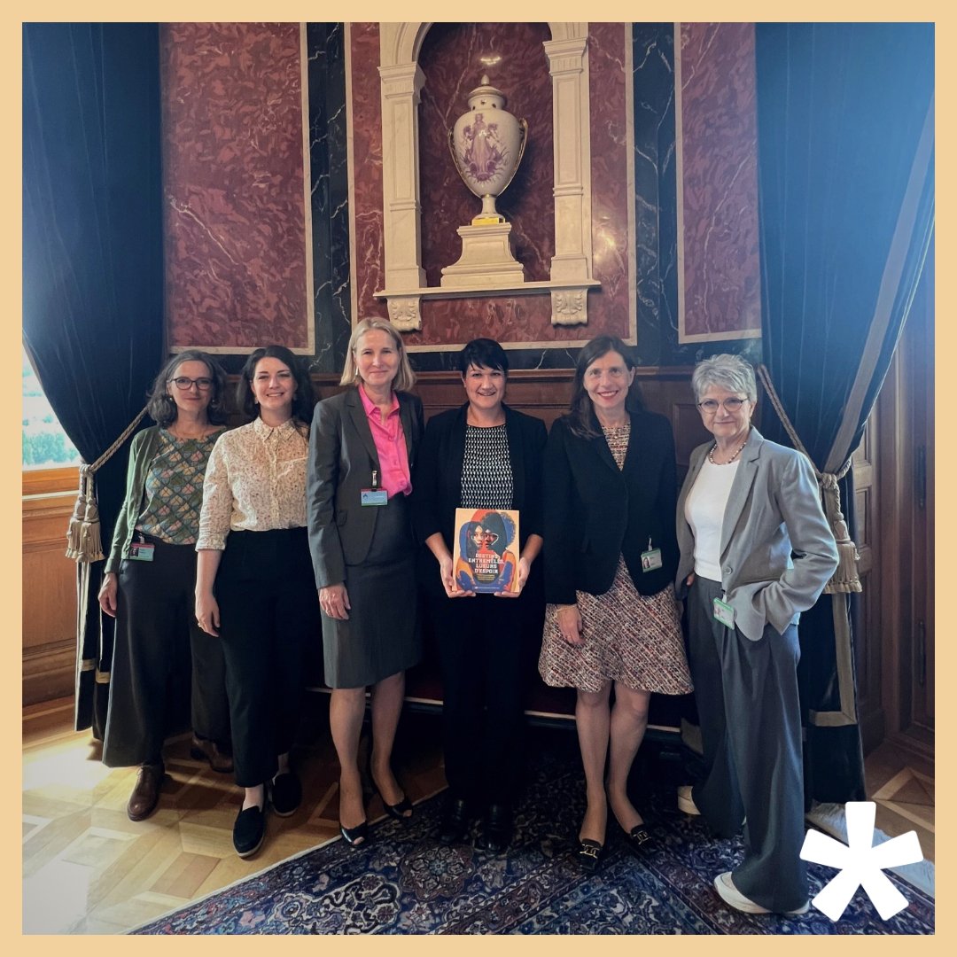 📸La directrice du bureau de l'UNFPA à Genève présente le rapport de l'<a href="/UNFPA/">UNFPA</a> pour l'année anniversaire de la ICPD30 aux représentantes de l'intergroupe parlementaire pour la #santésexuelle et les #droits au Palais fédéral. Plus d'infos sur l'Intergroupe 👉bit.ly/3VkOH7h