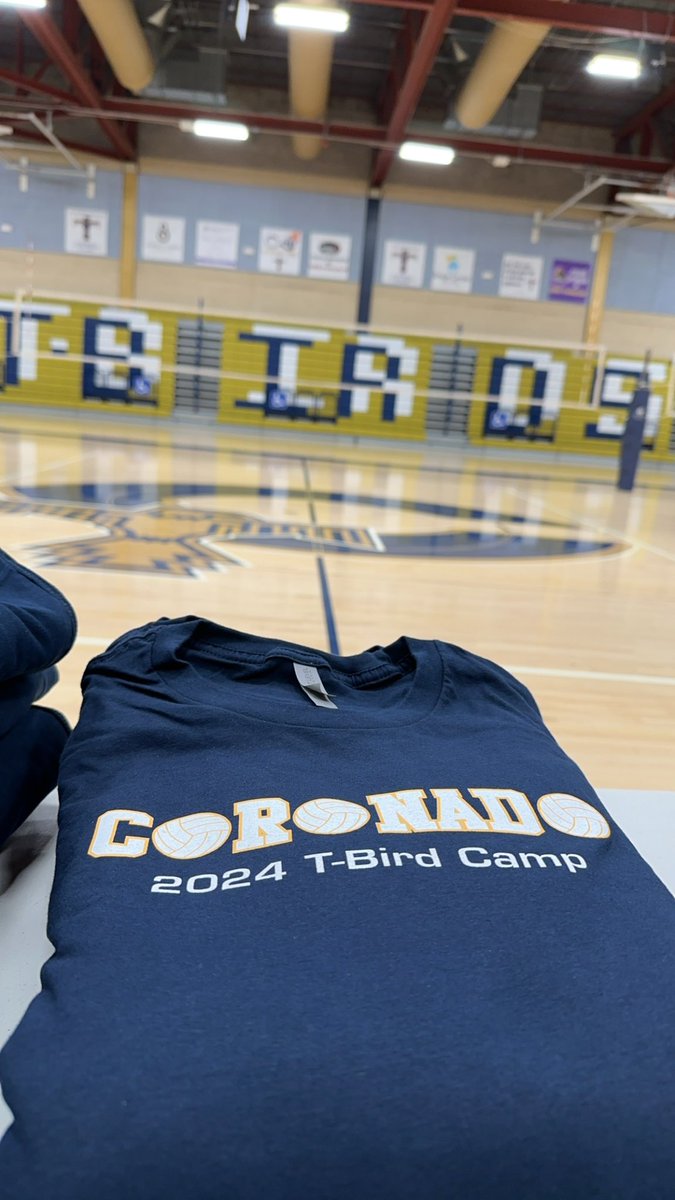 Crsigala_'s tweet photo. First day of T-Bird Volleyball Camp! 🏐 https://t.co/2rXTJqkdcD
