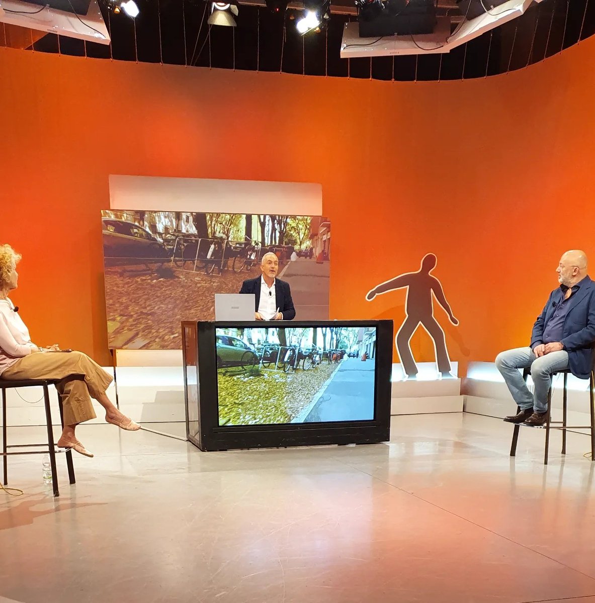 è ꜱᴇᴍᴘʀᴇ ᴜɴ ᴘɪᴀᴄᴇʀᴇ ᴇꜱꜱᴇʀᴇ ᴏꜱᴘɪᴛᴇ ᴏᴘɪɴɪᴏɴɪꜱᴛᴀ ɪɴ ᴘʀᴏɢʀᴀᴍᴍɪ ᴛᴠ ᴄᴏɴᴅᴏᴛᴛɪ ᴄᴏɴ ɢʀᴀɴᴅᴇ ᴘʀᴏꜰᴇꜱꜱɪᴏɴᴀʟɪᴛà 
.
.
.
#TV #tvprogram #lombardianera #antenna3  #attualità #cronaca #talk #dibattito #journalist #telegiornaliste #terryschiavo