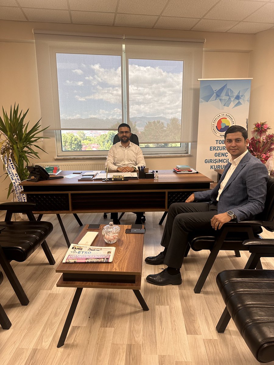 sametkarakuzu_'s tweet photo. TOBB Erzurum İl Genç Girişimciler Kurulu Başkanı Sn. İsmail SUCİ Ağabeyimi Makamında Ziyaret Ettim 
Hoş Sohbetlerinden Dolayı Teşekkür Ederim.
@ismailsuci https://t.co/9ouUZdMJvf