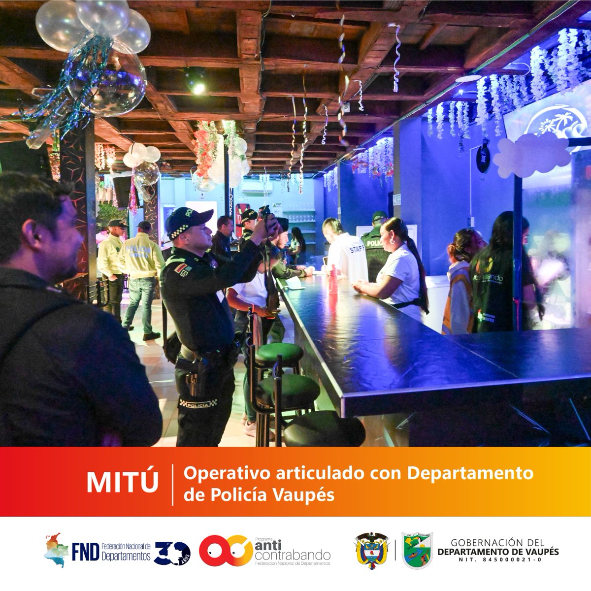 AntiContVaupes's tweet photo. El viernes pasado en articulación con @PoliciaVaupes  👮‍♂️ se realizó un operativo en el casco urbano del municipio de Mitú🍃. Se visitaron bares y discotecas, esto con el fin de realizar actividades de inspección, vigilancia y control. https://t.co/T9qghjvT0U
