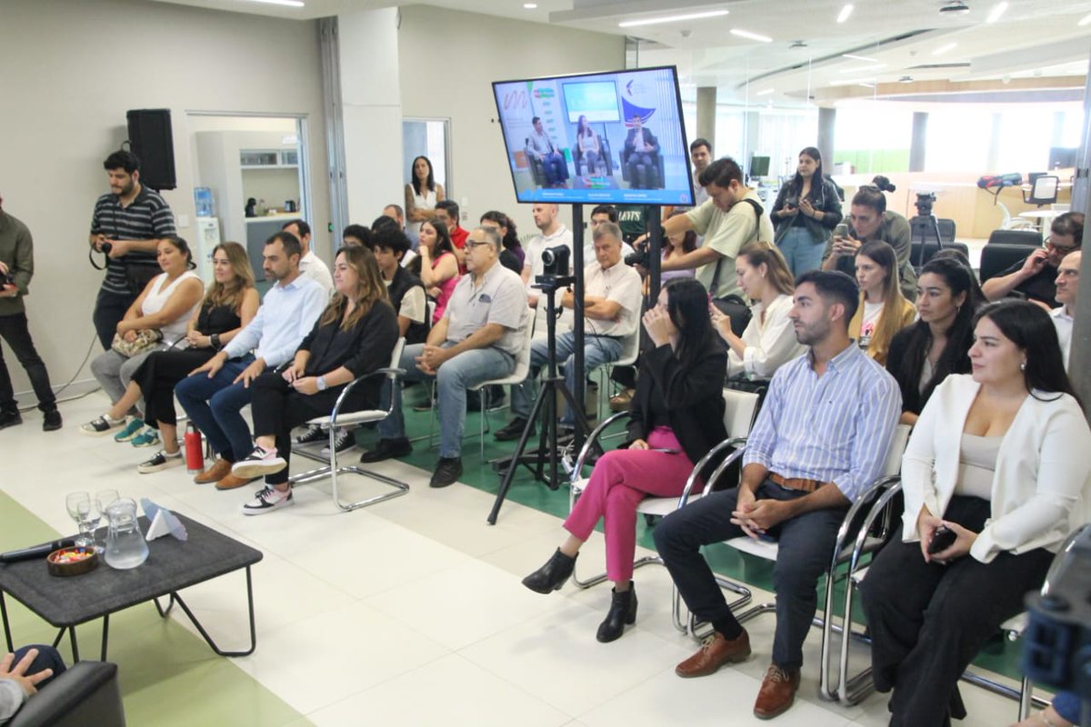 Hoy lanzamos ENVIÓN un nuevo programa para impulsar los emprendimientos con base tecnológica y digital. 

Es una iniciativa del <a href="/MDSMisiones/">Desarrollo Social Misiones</a>  junto a <a href="/SiliconMisiones/">Silicon Misiones</a> y <a href="/FondoMisiones/">Fondo de Crédito Misiones</a>, diseñada para ofrecer formación, mentorías, y financiamiento a emprendimientos misioneros.