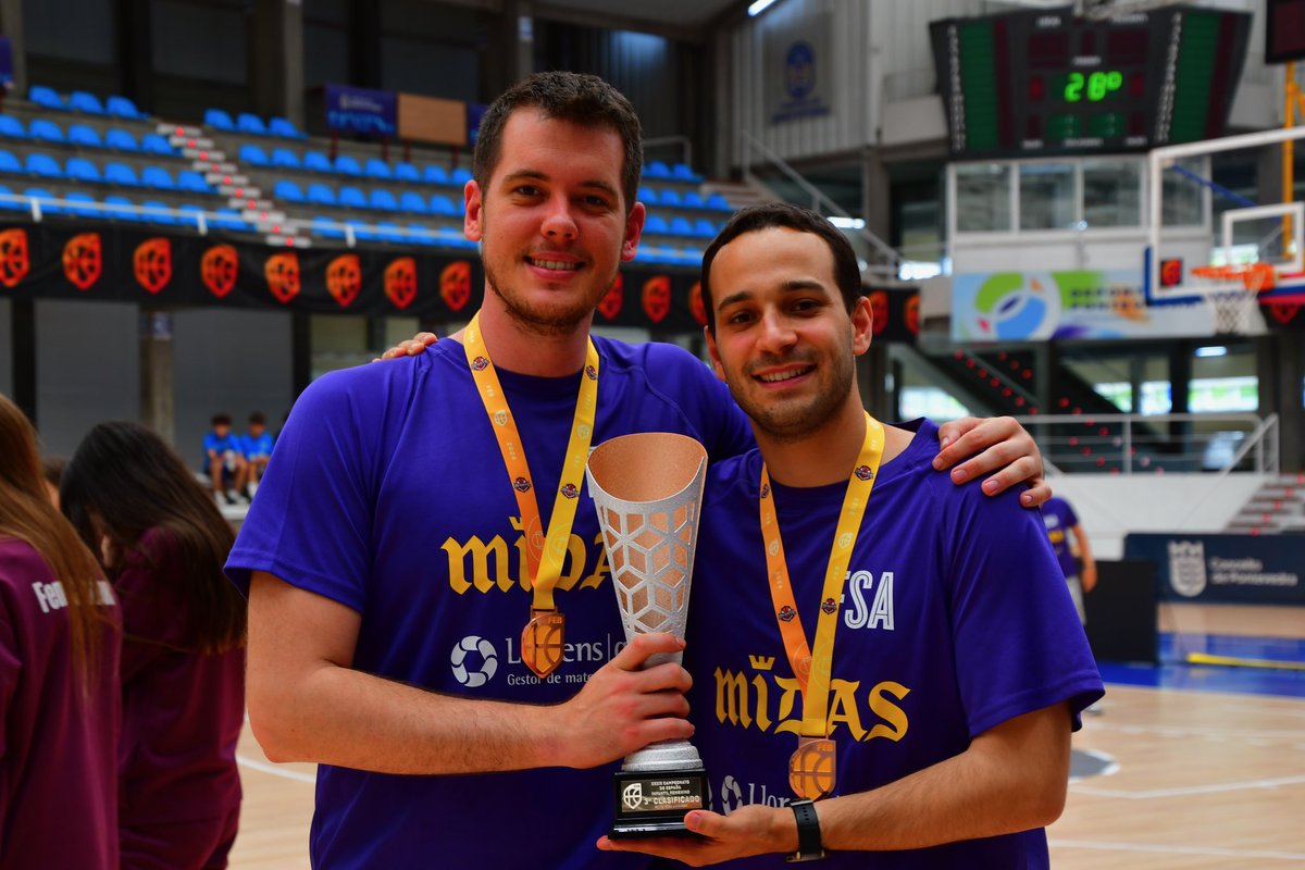 jordi_amigo's tweet photo. Aprenentatge constant durant tot l’any. Cada instant amb elles ha valgut la pena!

TERCERES D’ESPANYA 🥉💜 https://t.co/Cg4vRJ7v3t