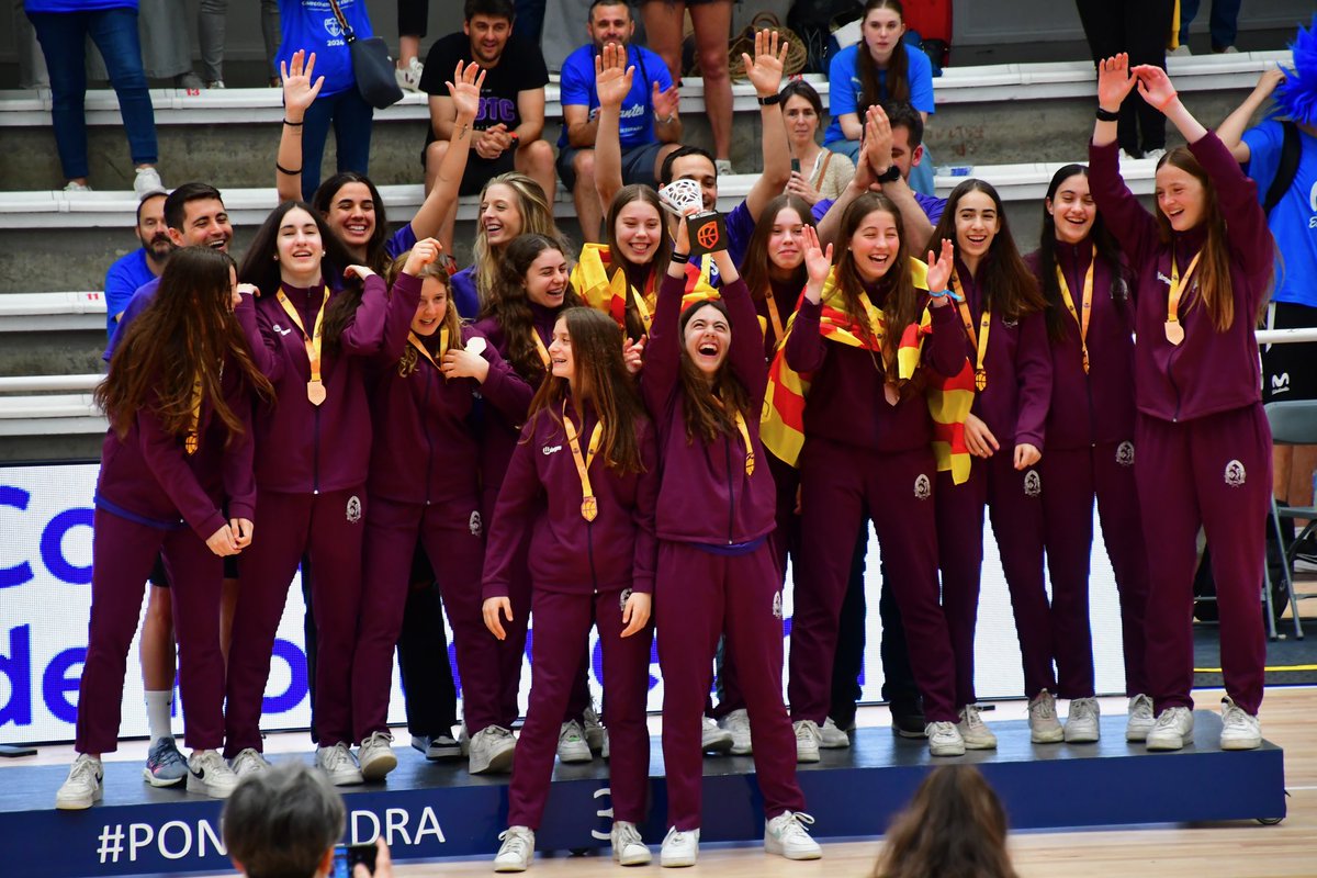 jordi_amigo's tweet photo. Aprenentatge constant durant tot l’any. Cada instant amb elles ha valgut la pena!

TERCERES D’ESPANYA 🥉💜 https://t.co/Cg4vRJ7v3t