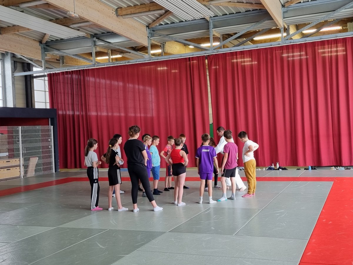 Retour sur la très belle Course solidaire : + de 400 jeunes, ttes écoles confondues réunis autour des asso° sportives, @parthenaygatine et <a href="/ACF_France/">ActionContreLaFaim</a> au profit du Bangladesh 🇧🇩  + de 2024km parcourus et près de 3M€ récoltés 💪 cc <a href="/DSDEN79/">DSDEN Deux-Sèvres</a> <a href="/DeuxSevres/">79 le Département</a>  <a href="/G24acpoitiers/">Génération 2024 POITIERS</a>