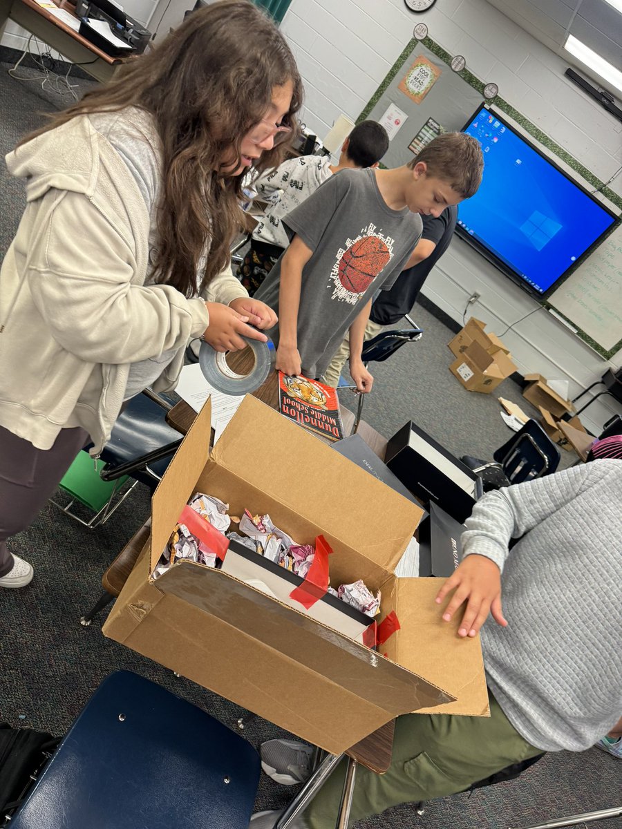Jenn_Viverito's tweet photo. Science Lab Day in summer bridge…part 1! Teams researched, designed and created solar ovens based on their knowledge of conduction, convection and radiation to cook s’mores! Can’t wait to see the final results later on! @Nicolelnturner @DMSTIGERTWEETS https://t.co/JWBthxgGwH
